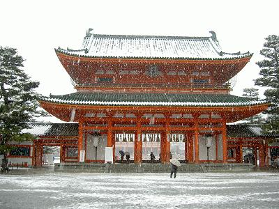 大雪の平安神宮