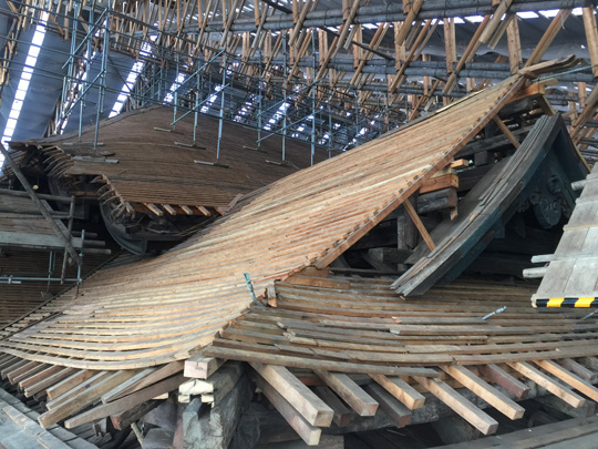 清水寺本堂の檜皮屋根葺き替え工事